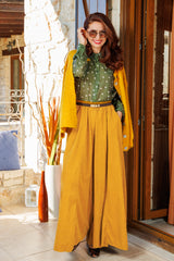 A pleated skirt in autumn yellow!