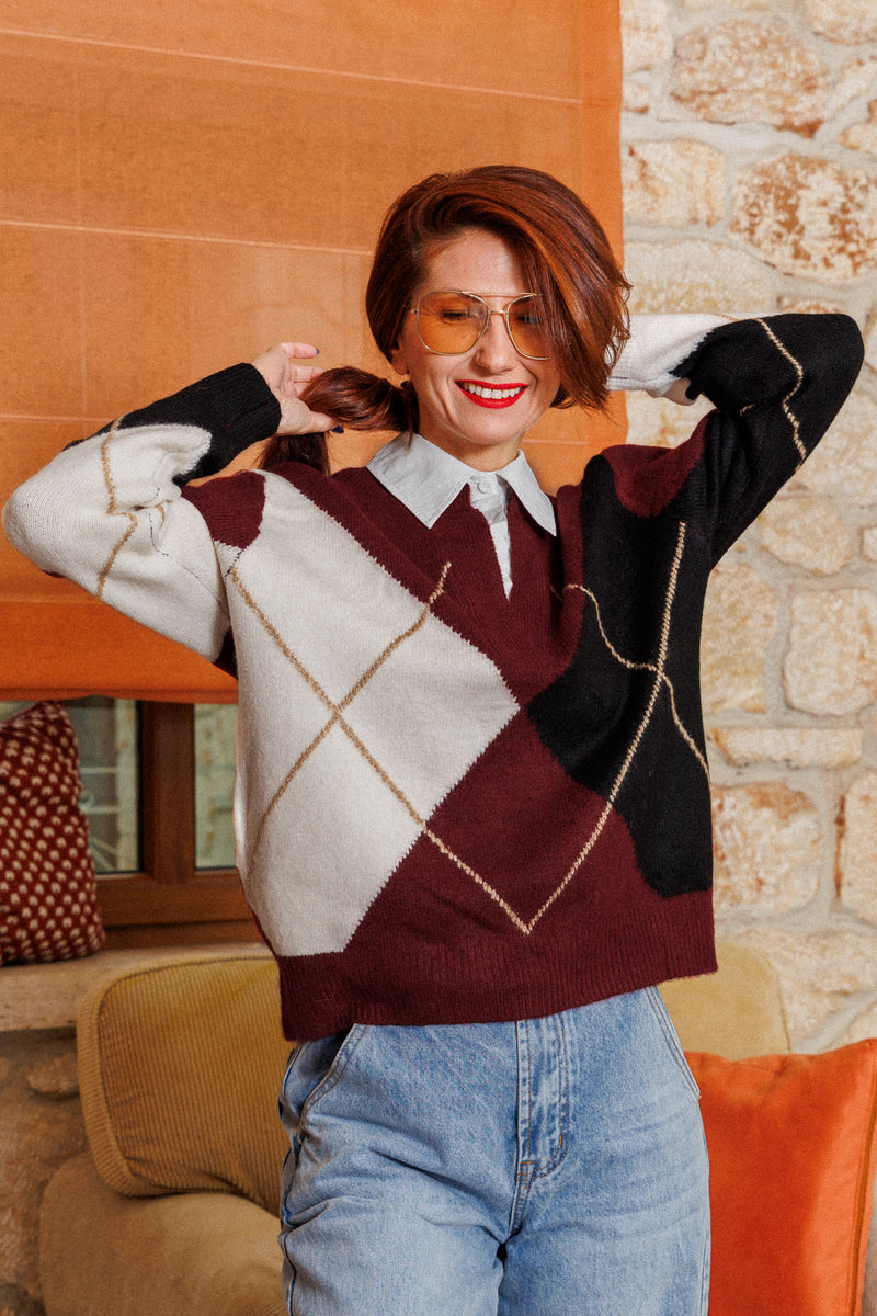 Пуловер с чаровна риза якичка!