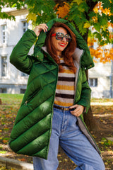 Ватирано зимно яке със средна дължина в чудно зелено!