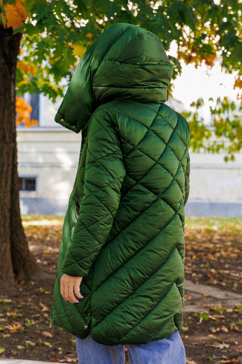 Ватирано зимно яке със средна дължина в чудно зелено!