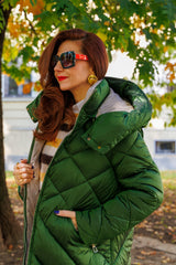 Ватирано зимно яке със средна дължина в чудно зелено!