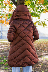 Jachetă de iarnă matlasată, de lungime medie, într-o culoare maro minunată!