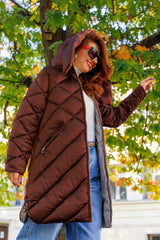 Jachetă de iarnă matlasată, de lungime medie, într-o culoare maro minunată!