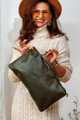 Кожена чанта-клъч в зелено!