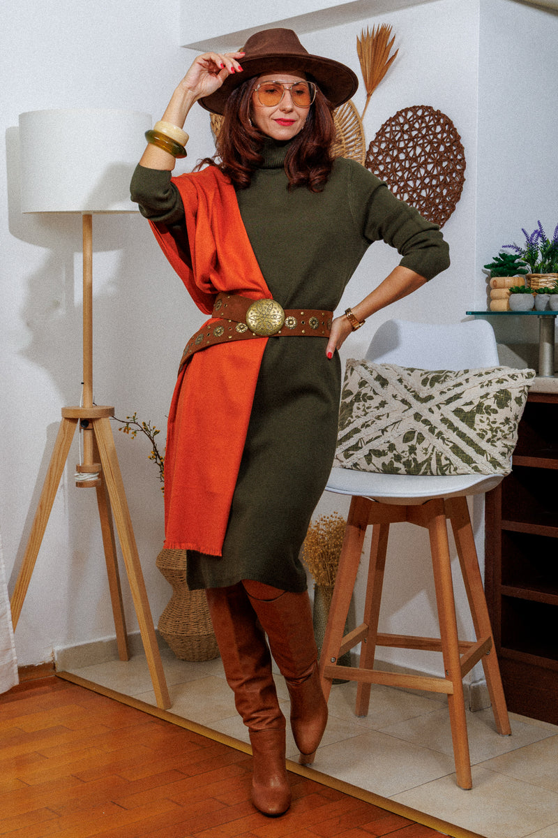 Страхотната рокля с поло яка!