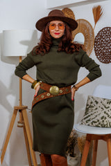 Страхотната рокля с поло яка!