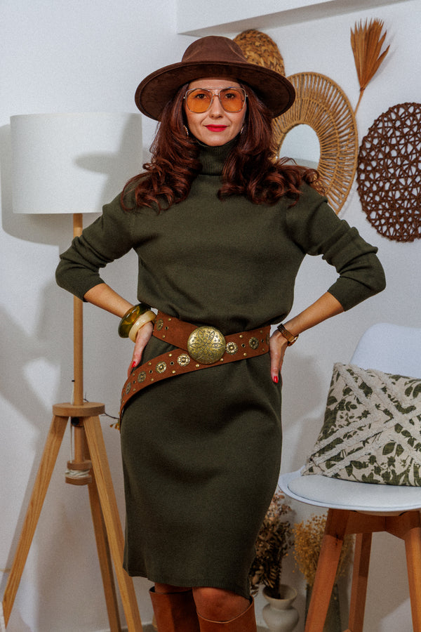 Страхотната рокля с поло яка!