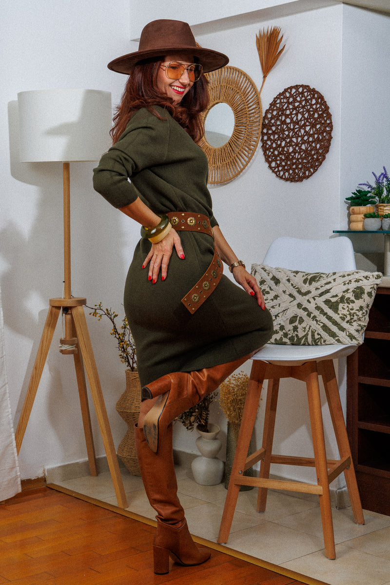 Страхотната рокля с поло яка!