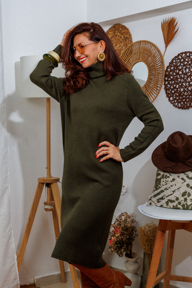 Страхотната рокля с поло яка!