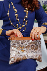 Кожена чанта-клъч с пайети в анималистичен принт!