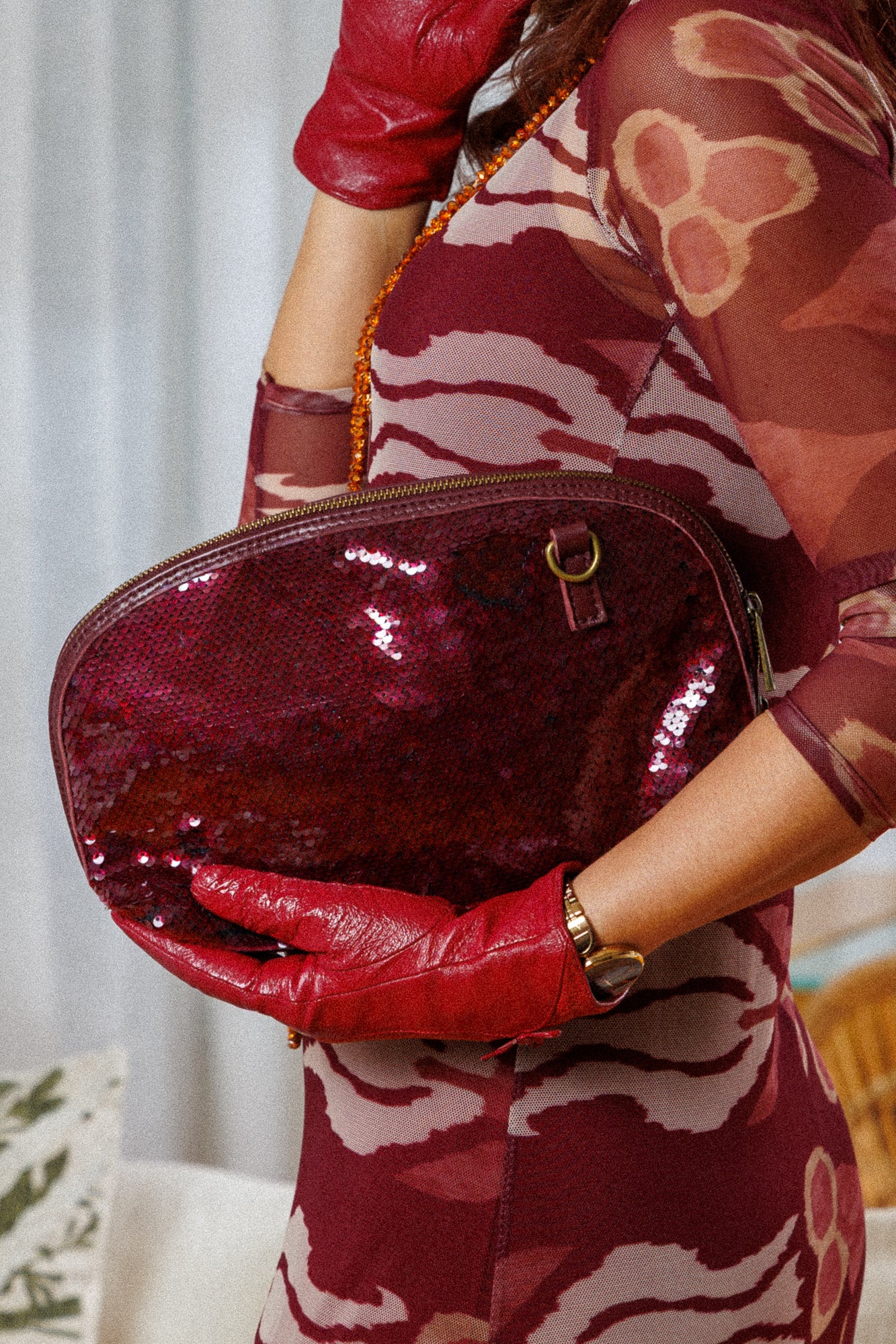 Leather clutch bag with sequins in a wonderful wine red color!