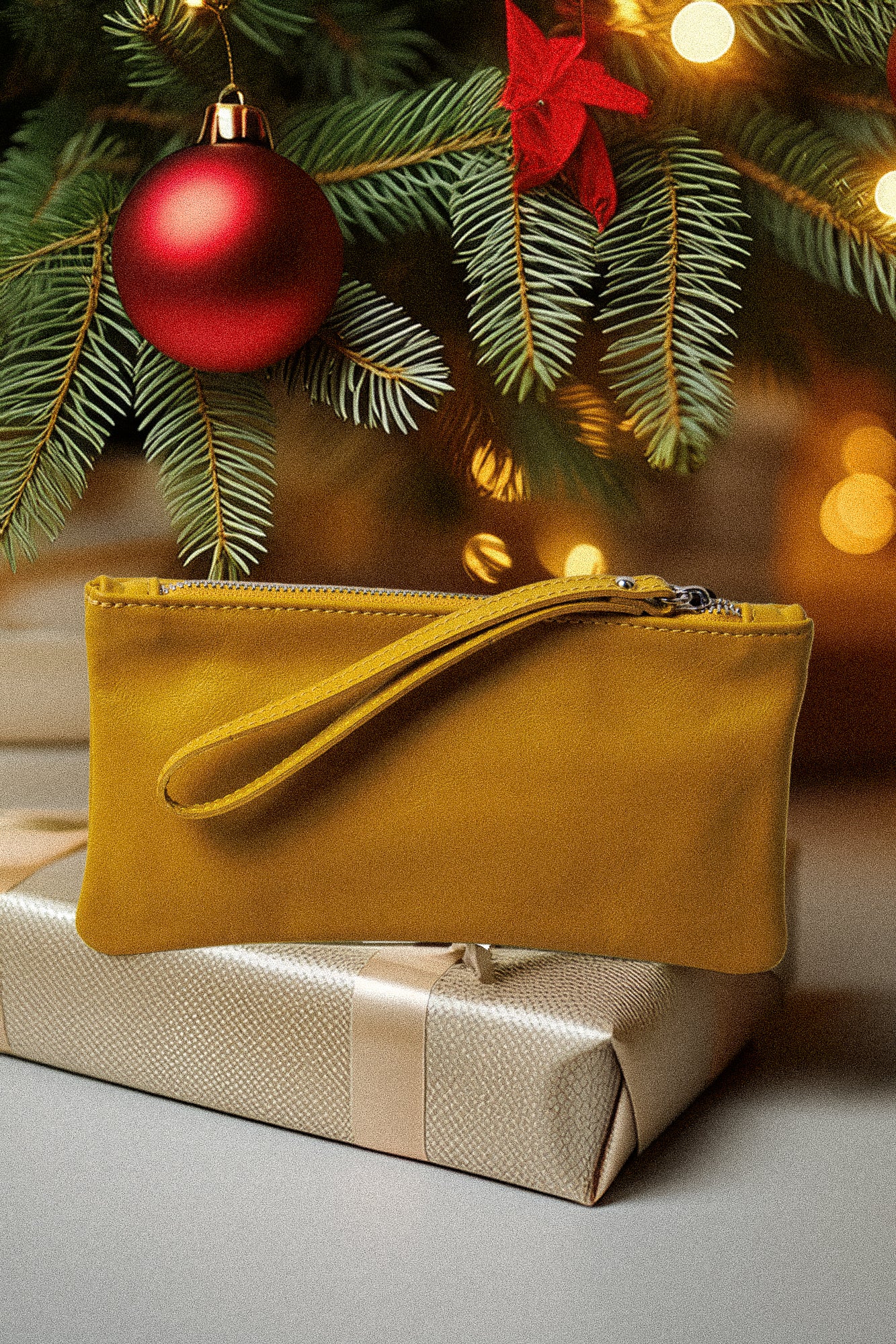 Leather mini clutch/purse/wallet!