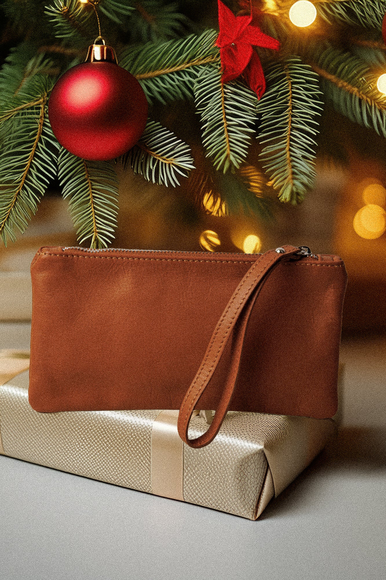 Leather mini clutch/purse/wallet!