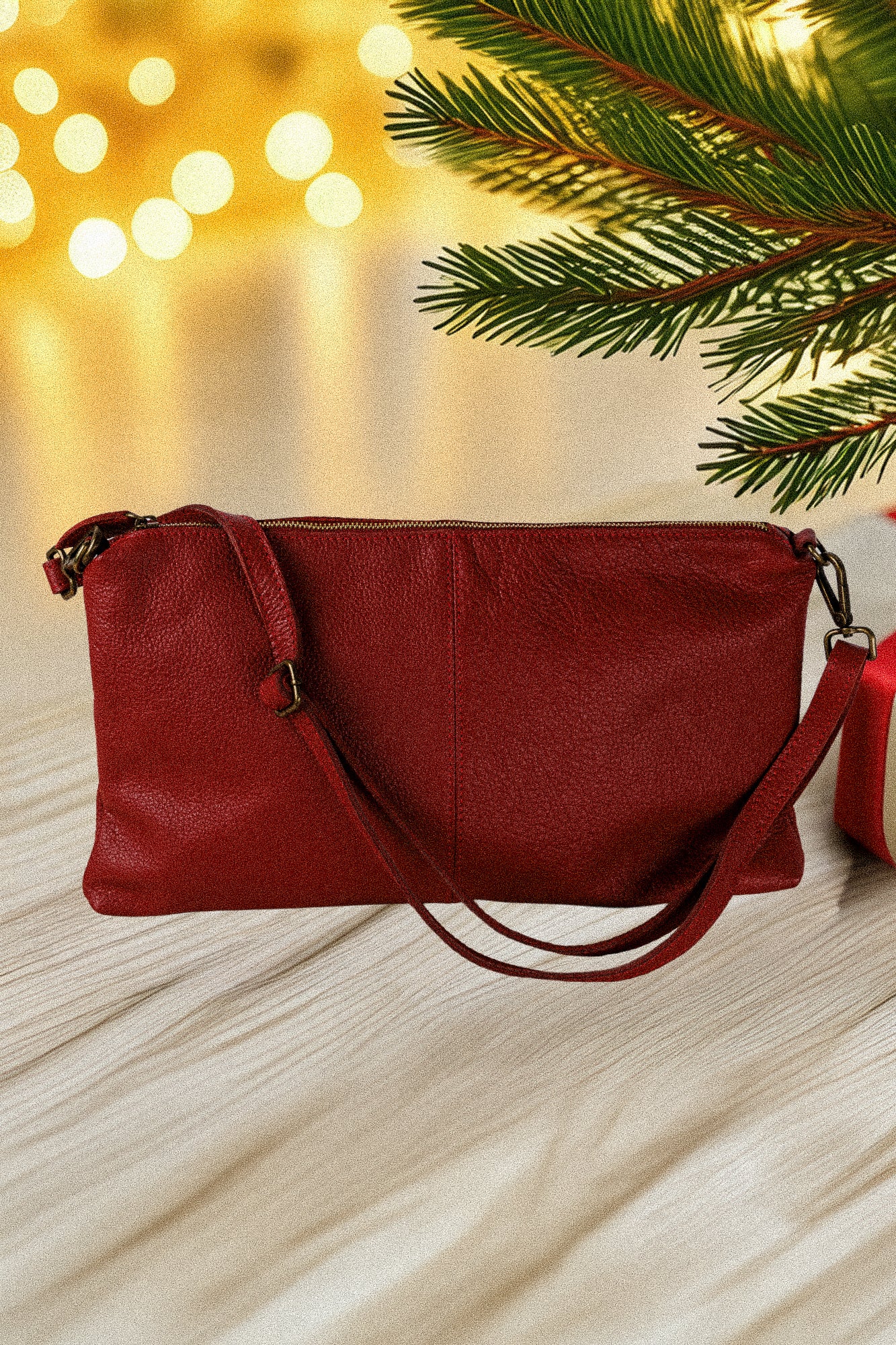 Leather clutch bag in red!