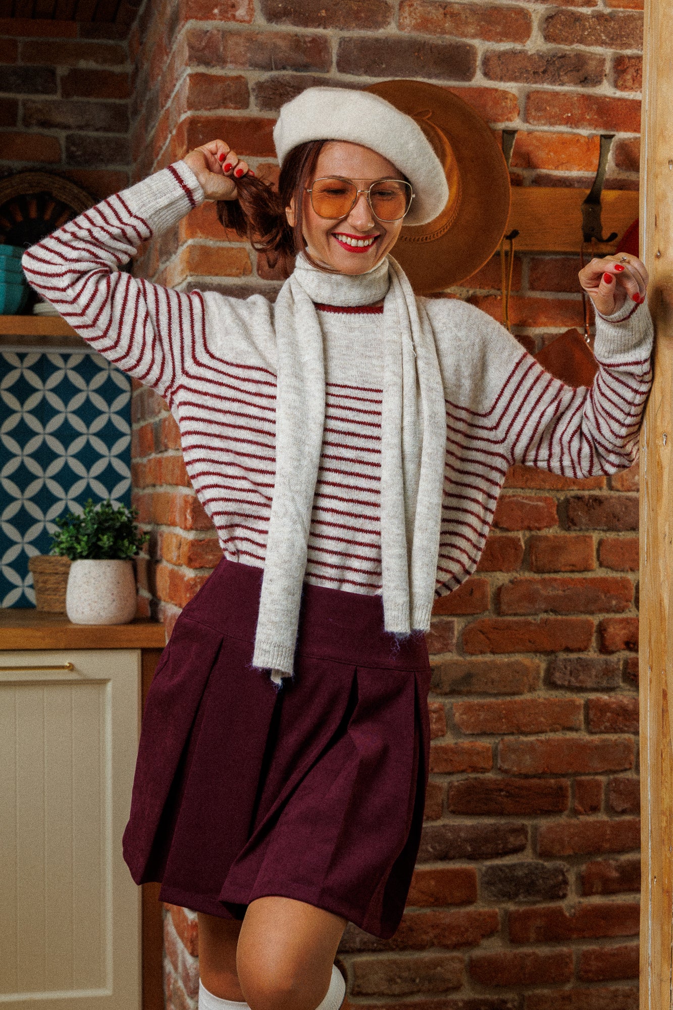 Супер чаровният пуловер с шалче!