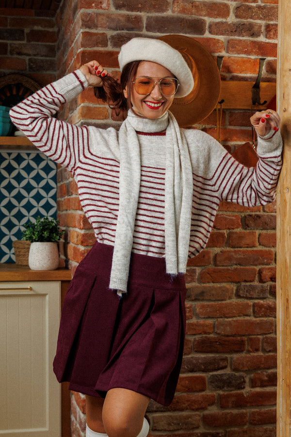 Супер чаровният пуловер с шалче!