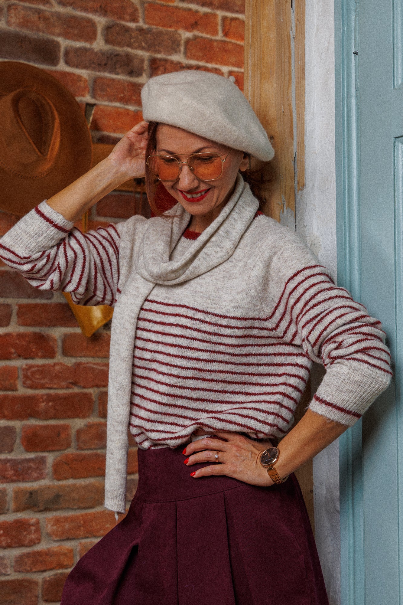 Супер чаровният пуловер с шалче!