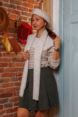 Супер чаровният пуловер с шалче!