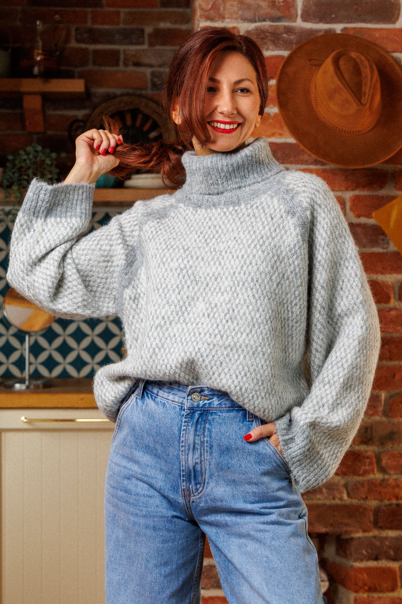A voluminous sweater with a fierce polo collar!