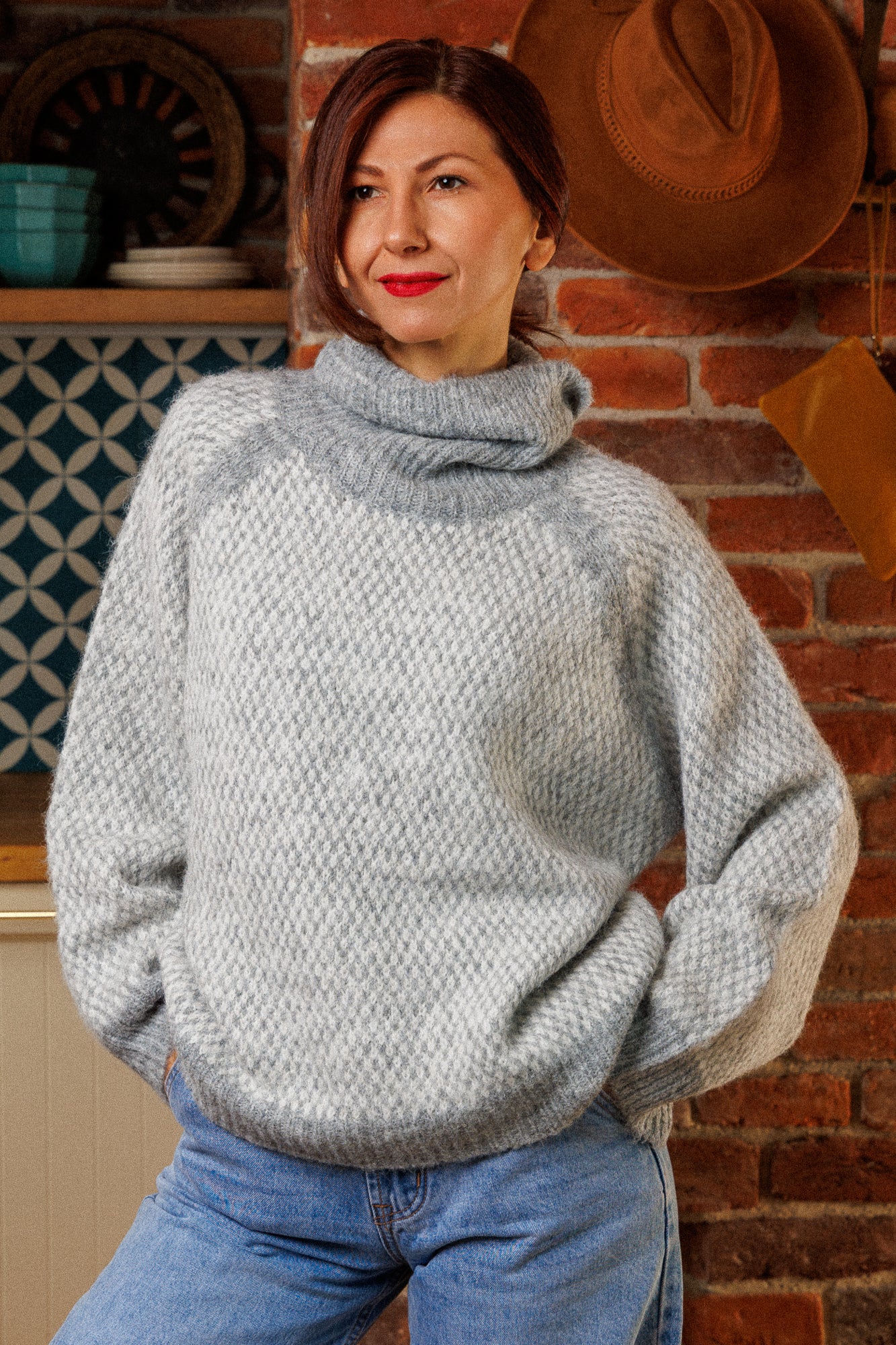 A voluminous sweater with a fierce polo collar!