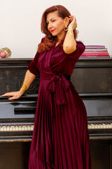 Кадифената рокля с аромат на отлежало вино!