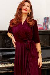 Кадифената рокля с аромат на отлежало вино!