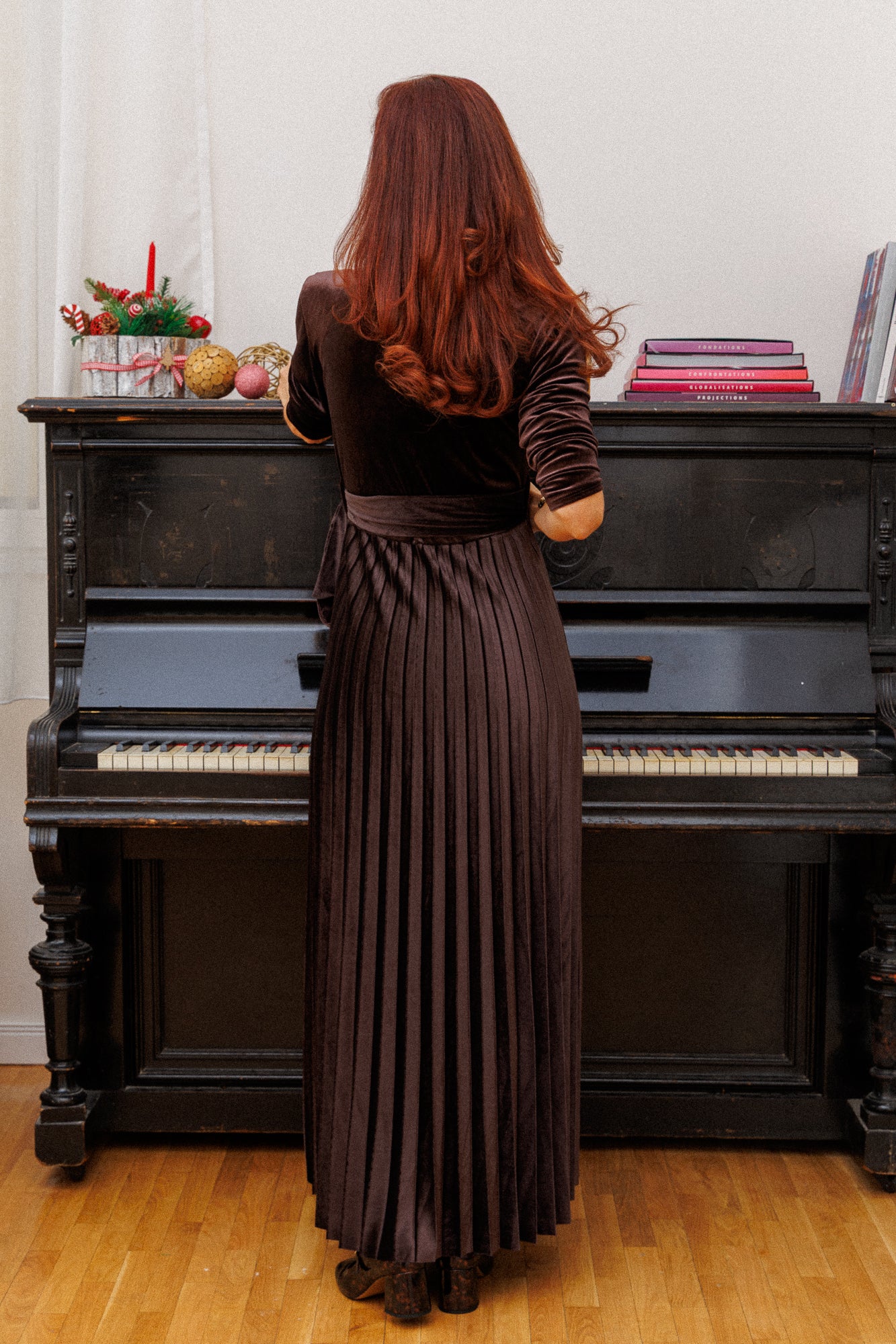 The velvet dress in dark chocolate!