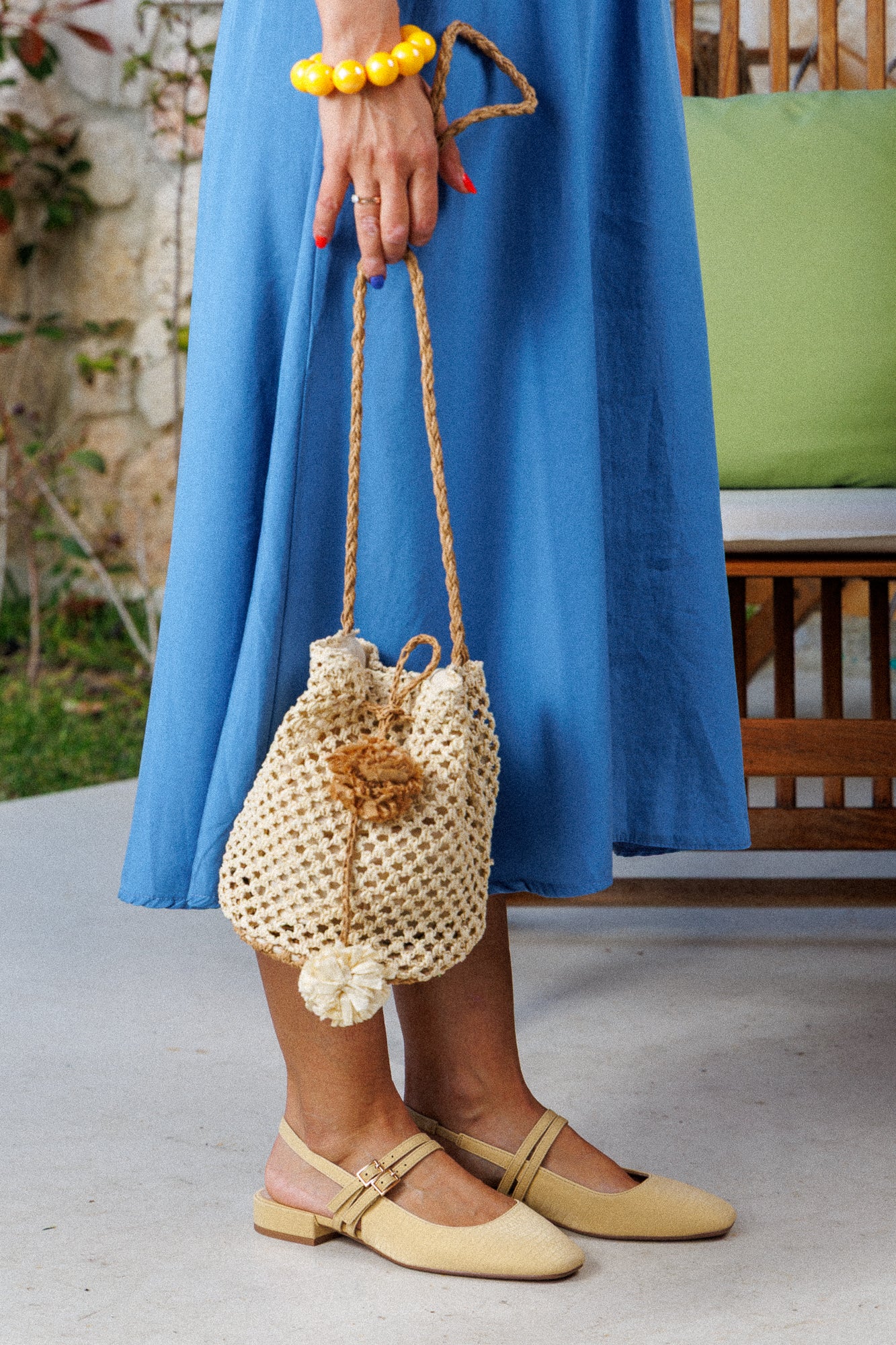 Кокетна плетена чанта-торбичка