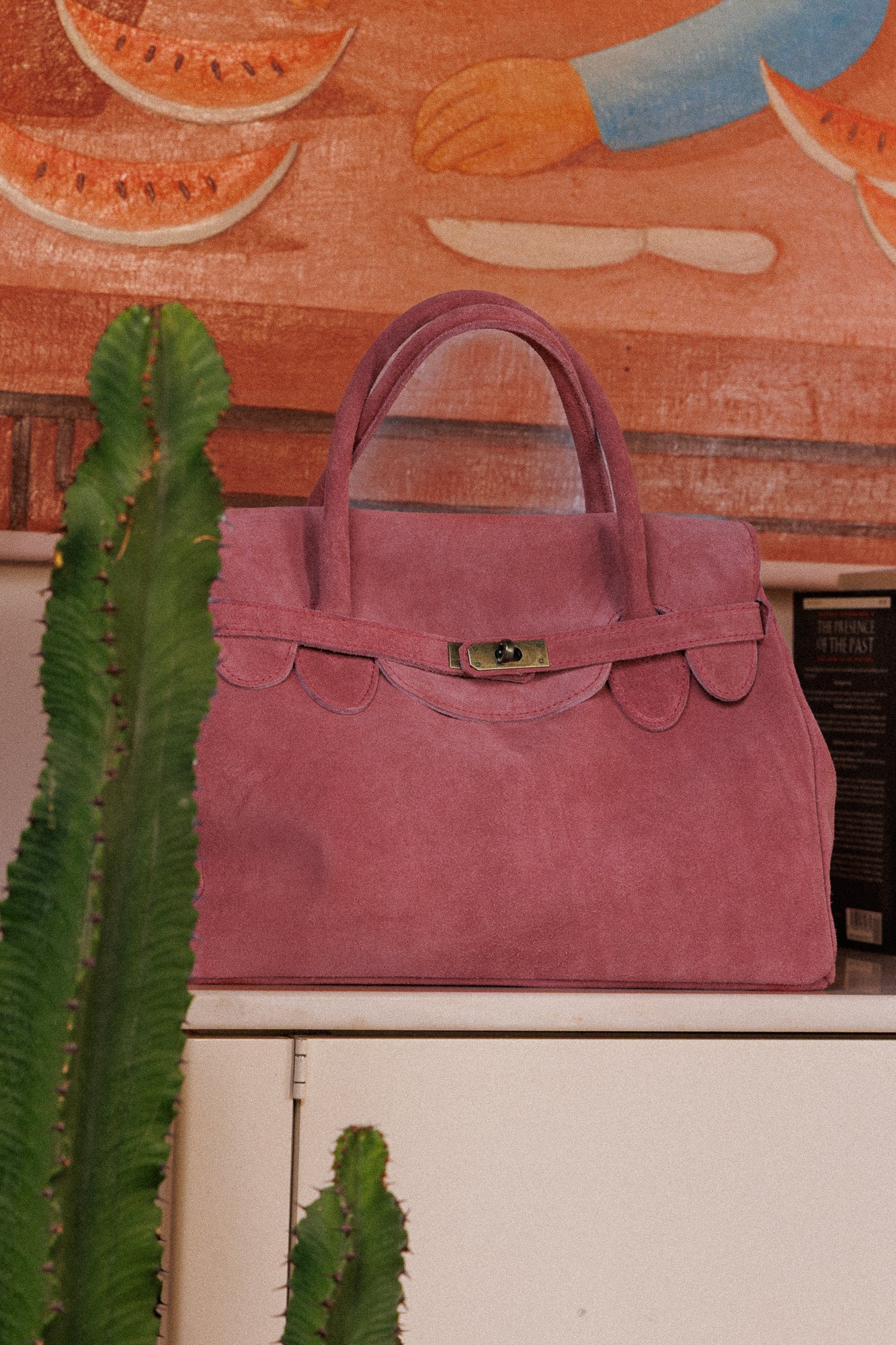 Естествена кожа, уникална, ежедневна, удобна, практична, голяма. 