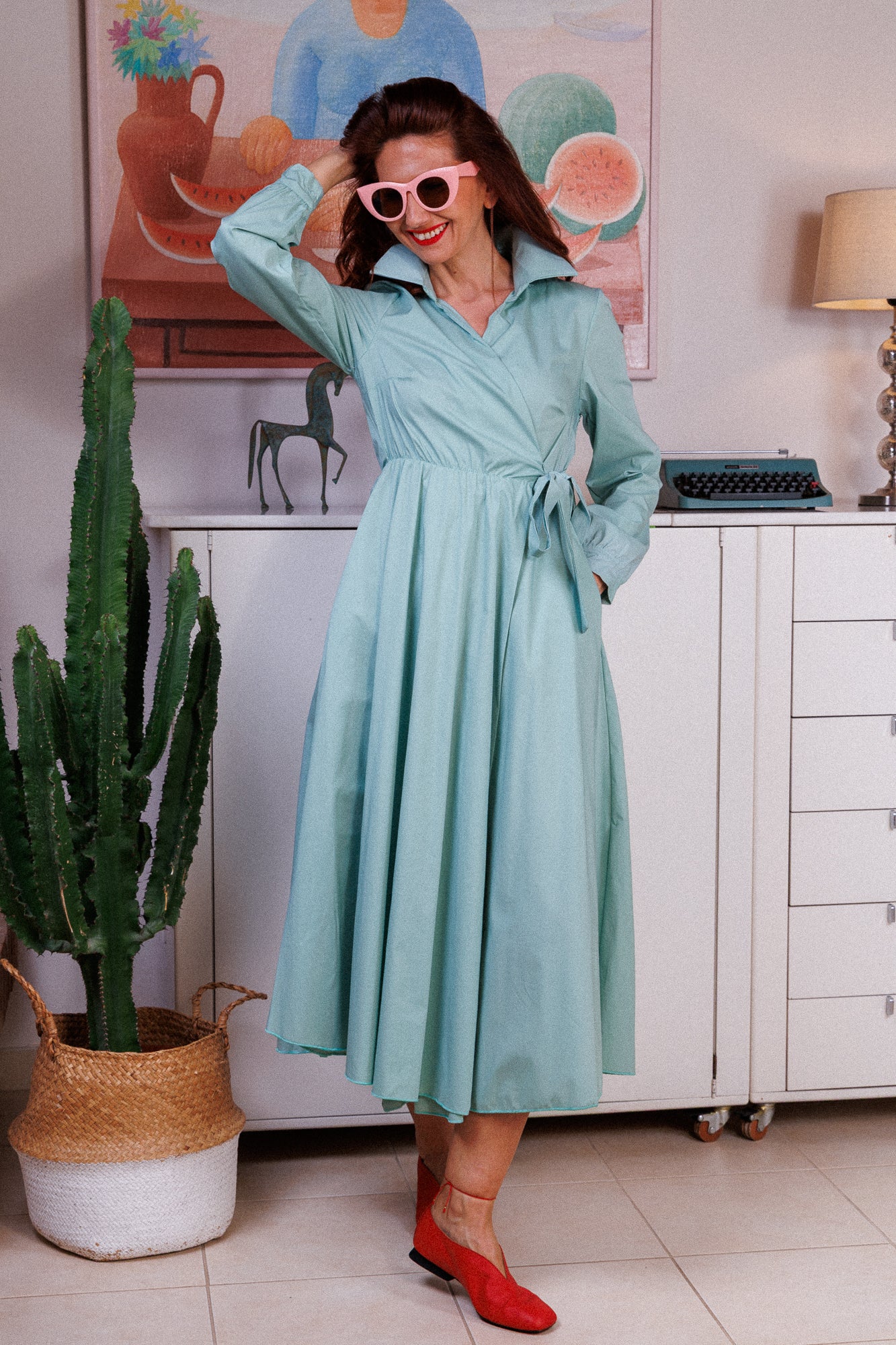 рокля прегърни ме, изчистен дизайн, ментов цвят, памук, екологичен. Подходяща за офис, всеки ден, повод. 