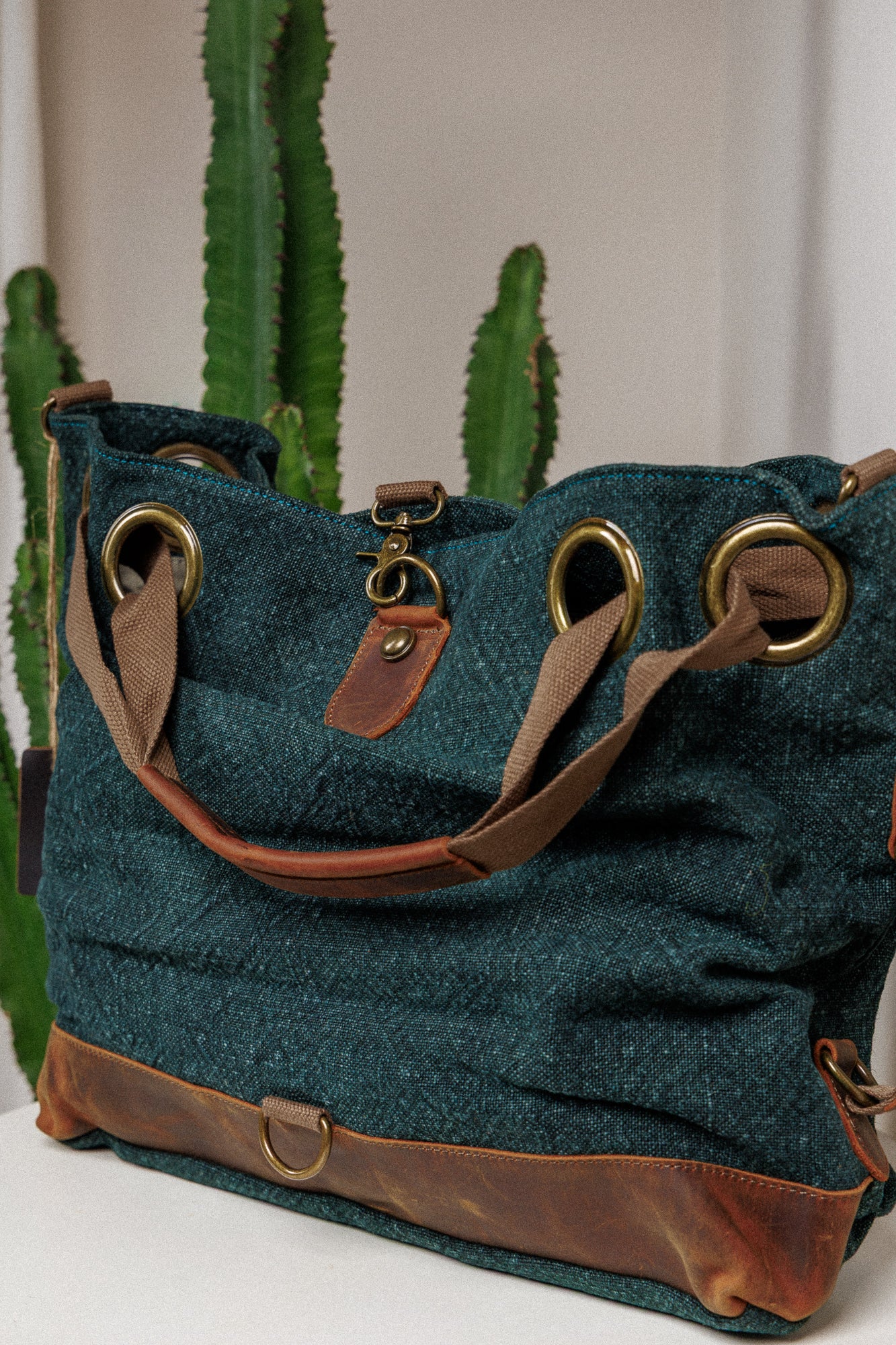 The great linen and leather bag in a gorgeous color!