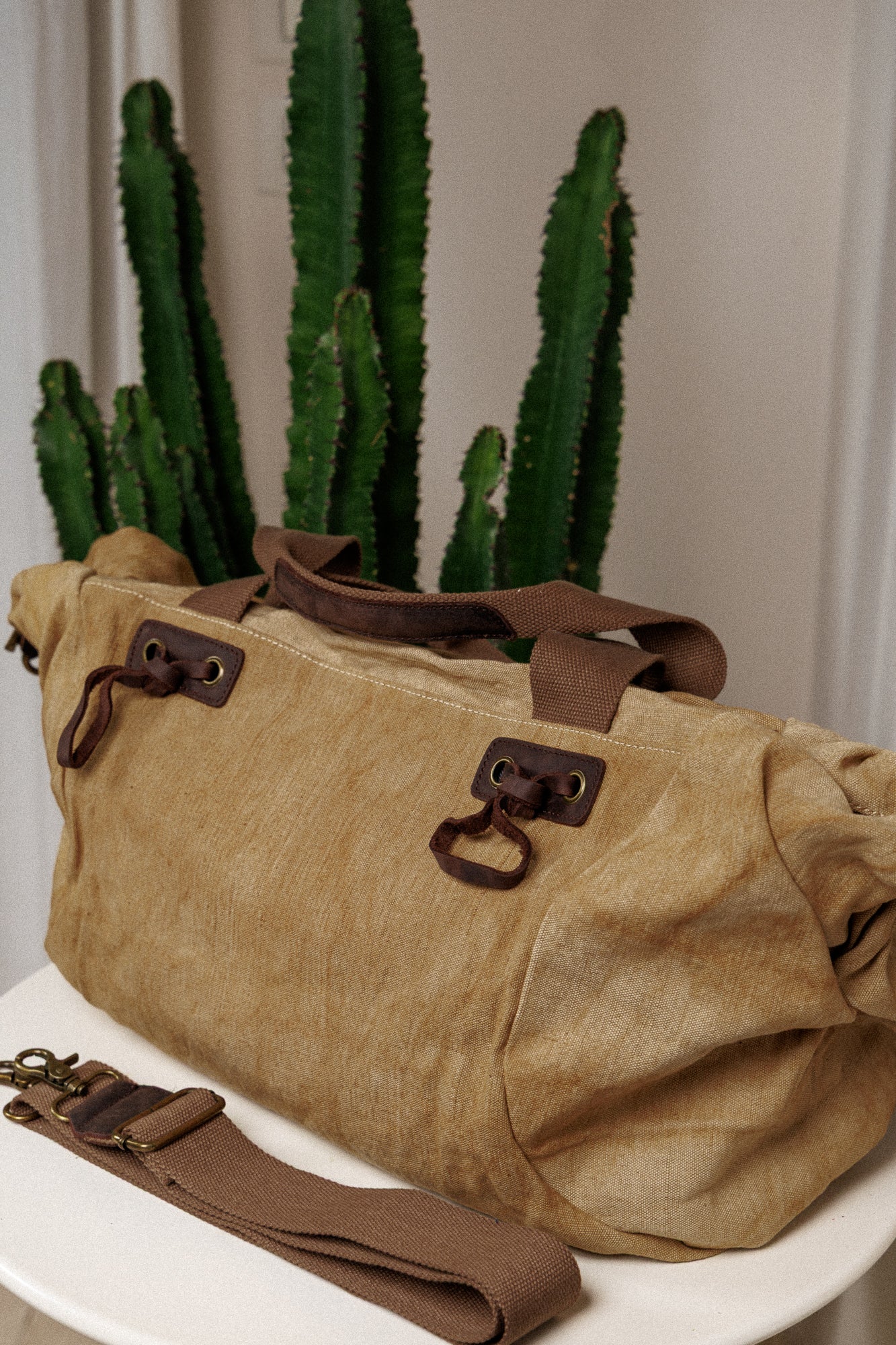 Страхотната чанта от лен и кожа!