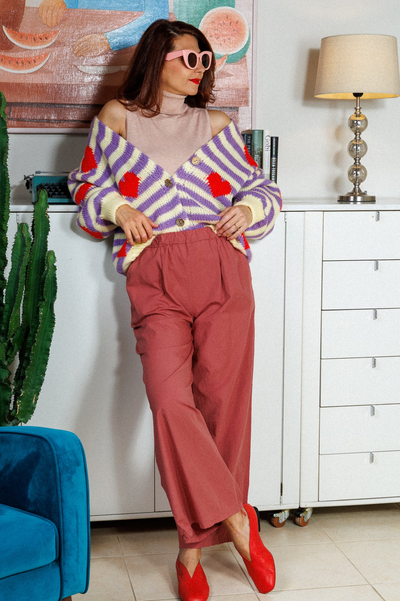 спортно-елегантен панталон, свободен, памучен, ежедневен. прасковен цвят.