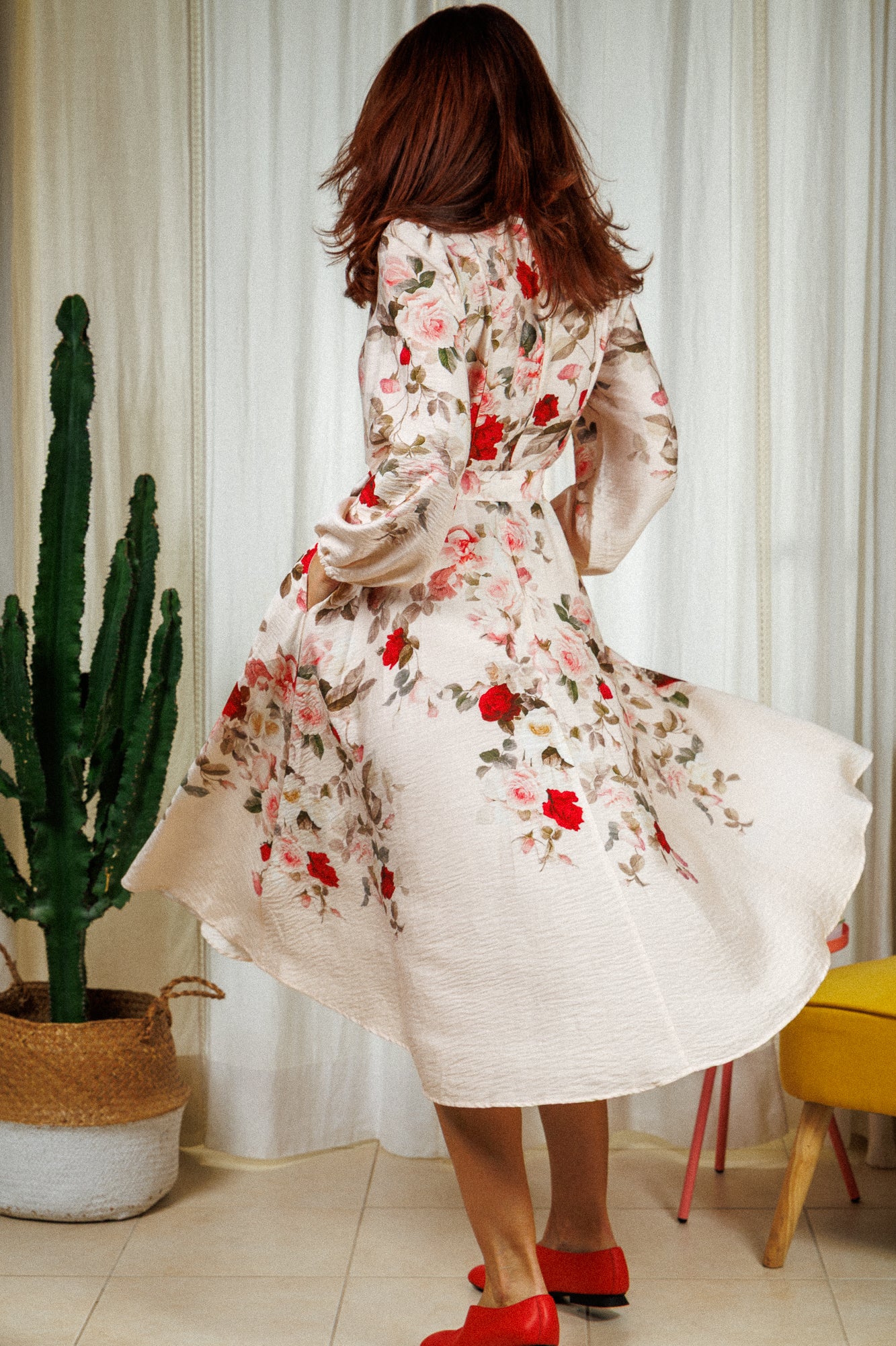 Роклята с розите!