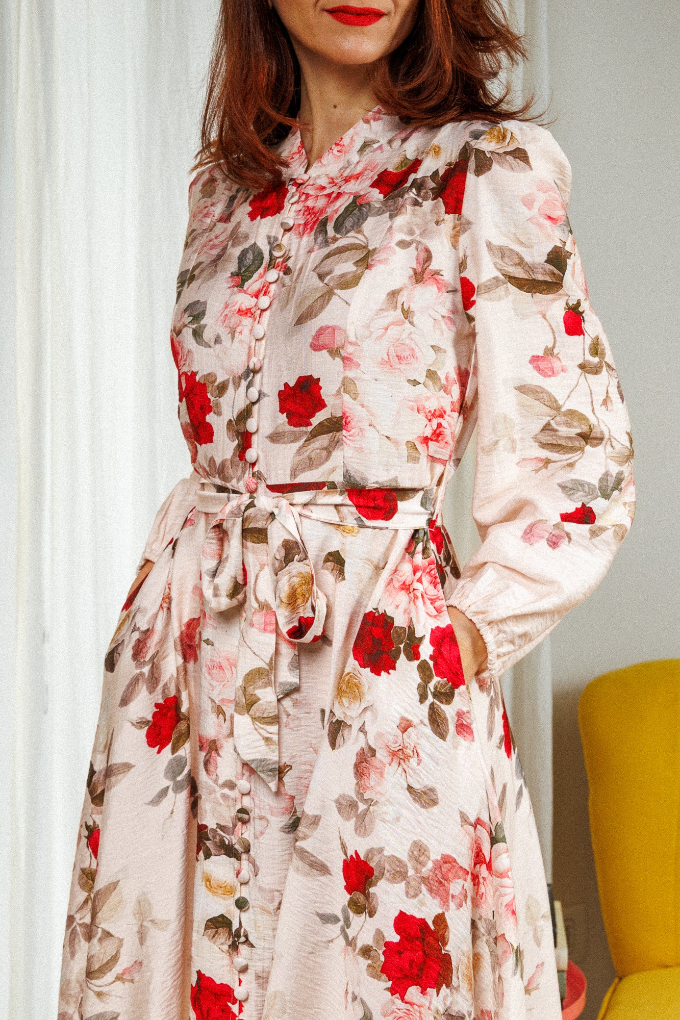 Роклята с розите!