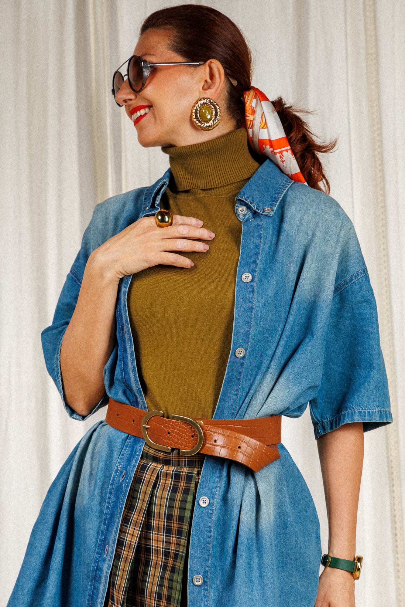 The denim shirt with an asymmetrical length!