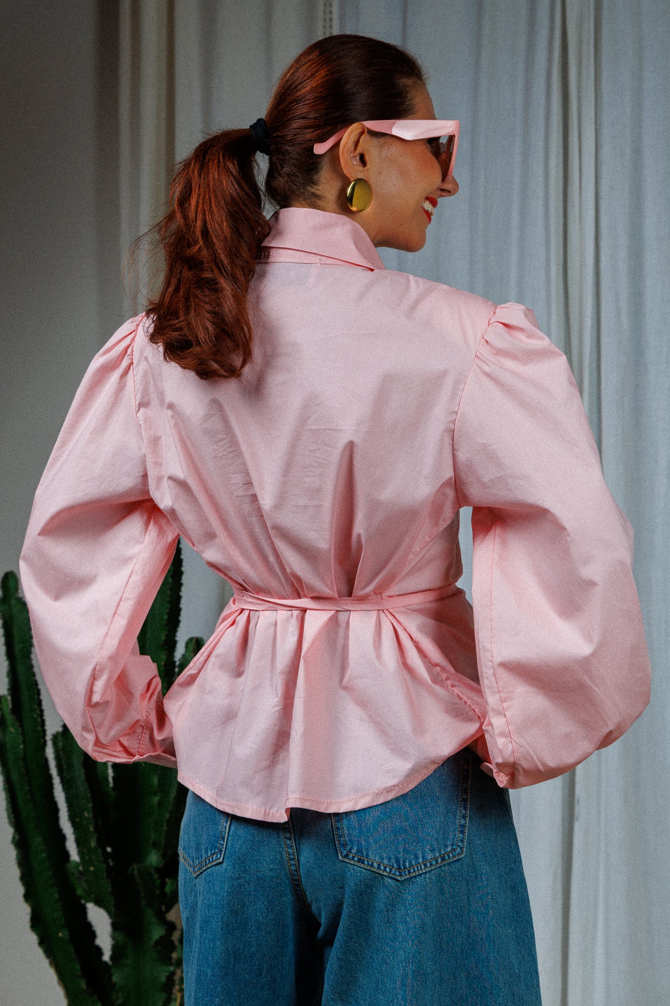 розова риза, прегърни ме риза, връзки в талията, свободна риза, буфан ръкав риза, различна риза, нестандартна риза. 