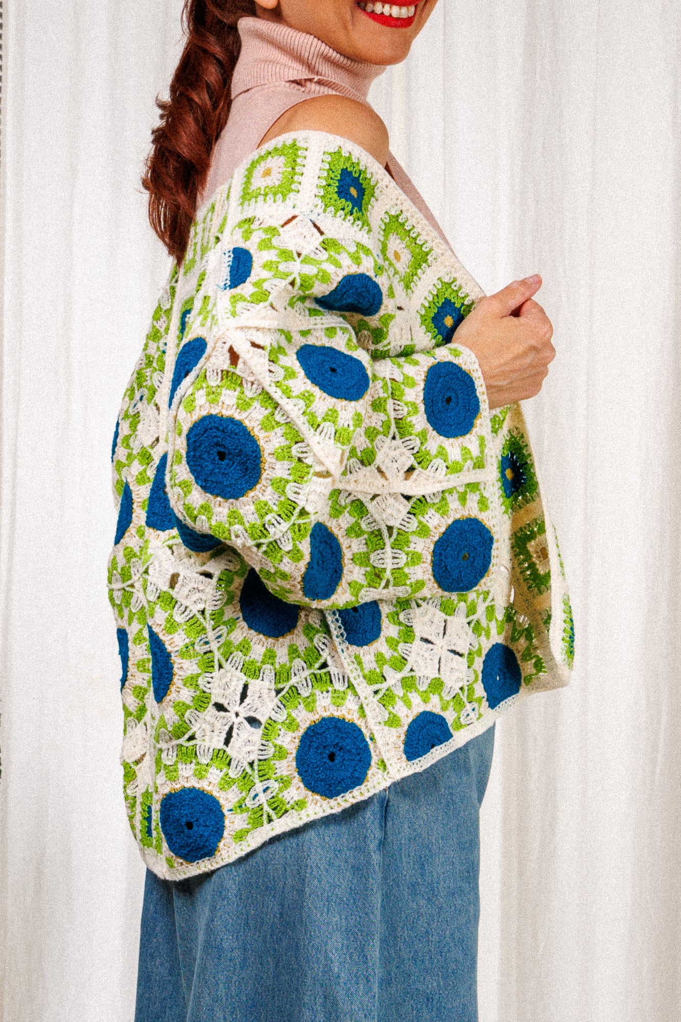 Бохемска жилетка с широки ръкави, без закопчаване. Свободна oversize кройка и разкошни цветове. 