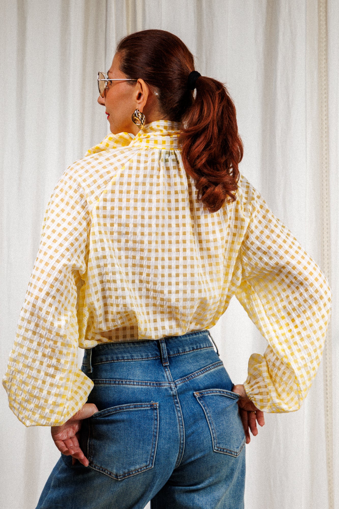 жълта риза на каре, връзка - панделка, свободна, екологичен тенсел. Елегантна риза, спортно-елегантна. 